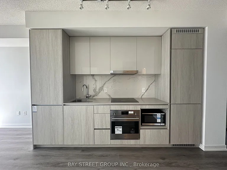 28 Interchange Way #303 — Photo 15