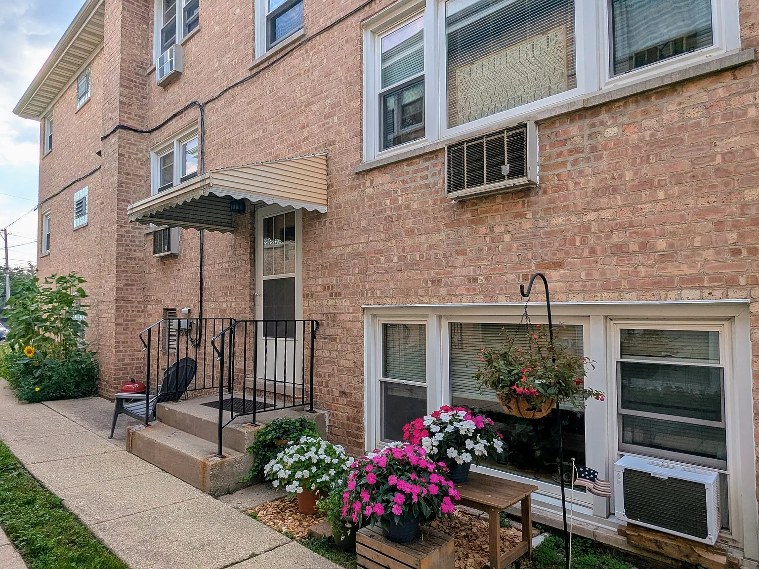 2 bed, 1000 sqft, $1,695 — Photo 2