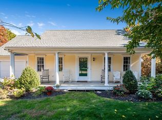 17 Quashnet Woods Dr, Mashpee, MA 02649