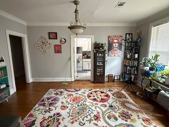 4th image of 217 N McLean Blvd