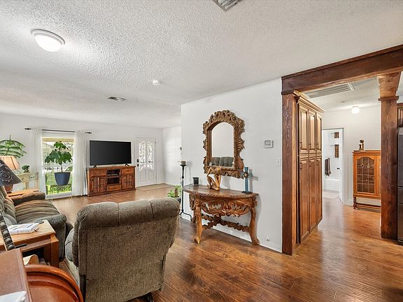 5th image of 502 Bellevue Dr
