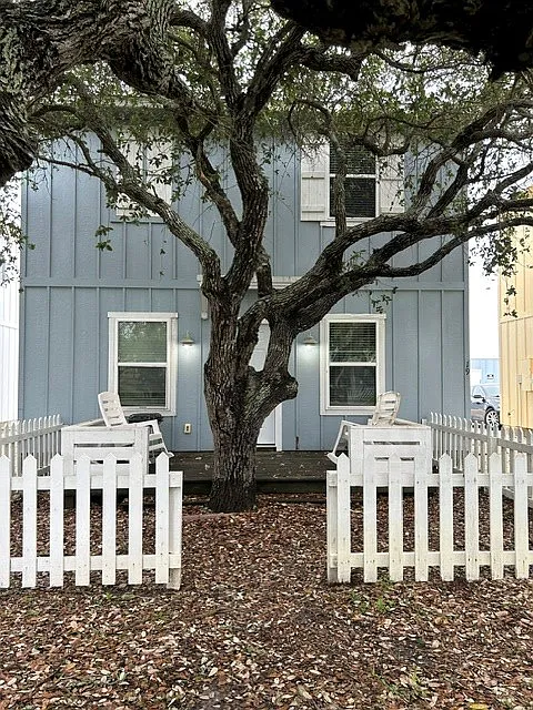 3 bed, 2.0 bath, 1248 sqft, $2,200 — Photo 2