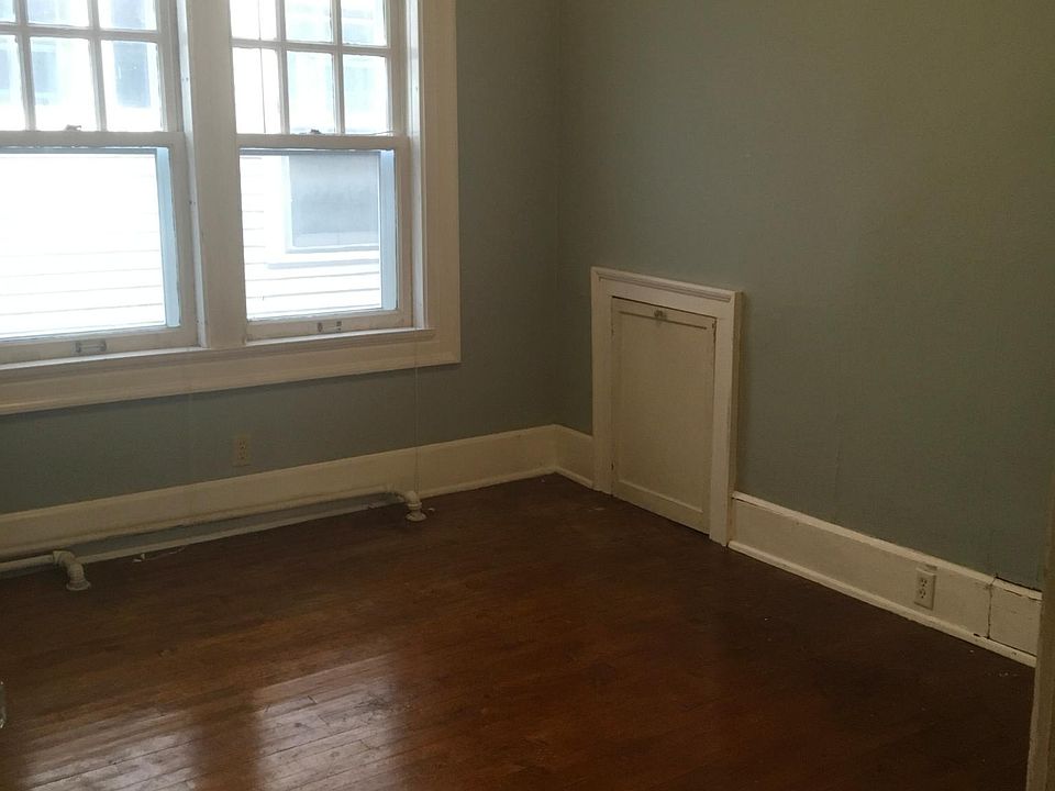 1st image of 2407 E Linnwood Ave