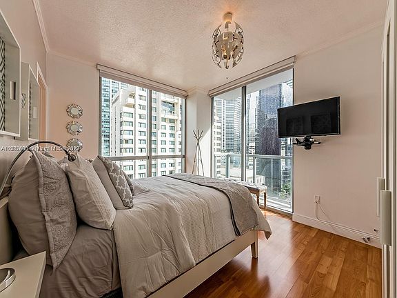 5th image of 1060 Brickell Ave #14