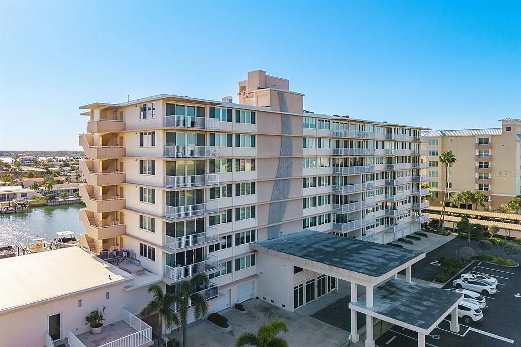 2 bed, 2.0 bath, 1370 sqft, $3,400 — Photo 3