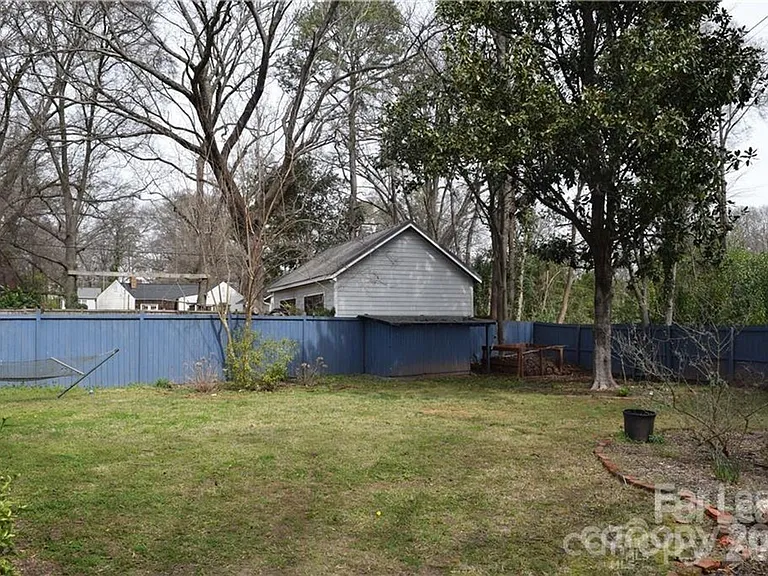 1221 Meadow Ln — Photo 13