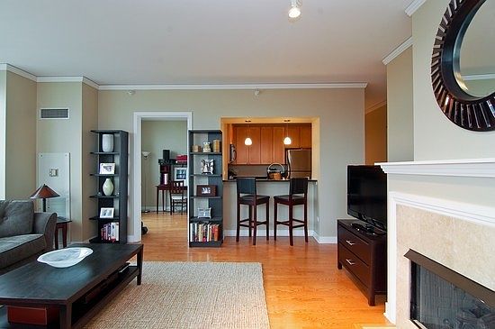 4th image of 200 N Jefferson St APT 1801