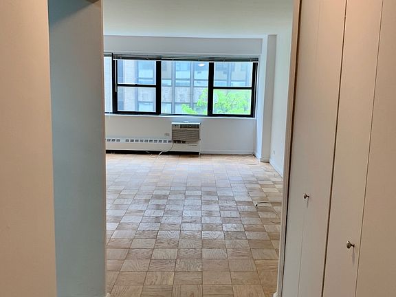 3rd image of 330 E 46th St APT 5K