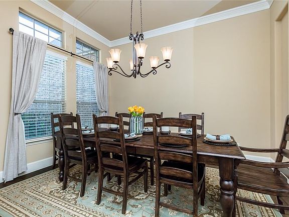 4th image of 2427 Lilyfield Dr