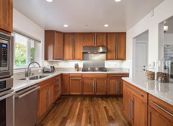 4th image of 2150 Edgecourt Dr