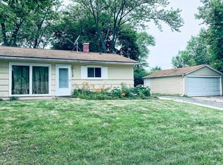 118 Hickory Dr, Carpentersville, IL