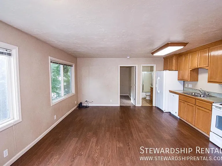 1825 Harris St #9 — Photo 4