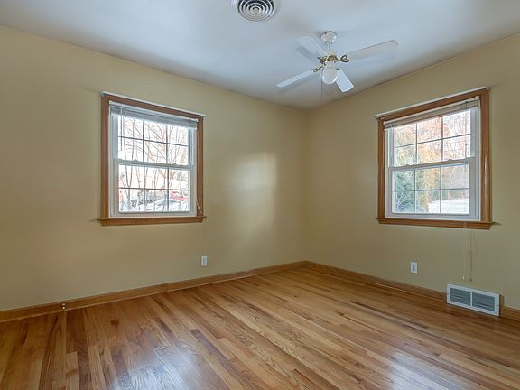 5th image of 525 Victory Ave