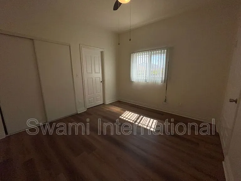 932 W 62nd St — Photo 20