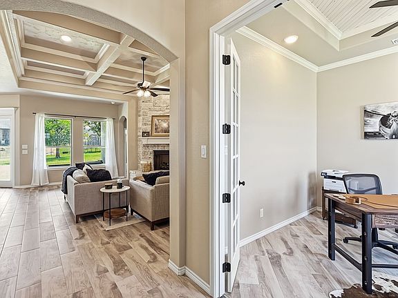 3rd image of 3709 Tremont Ln