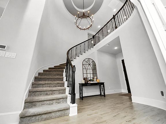 3rd image of 8119 Messina Mount Dr