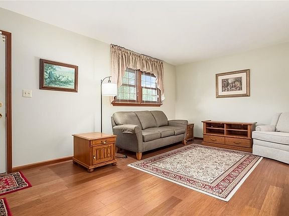 5th image of 1003 Eppley Ave