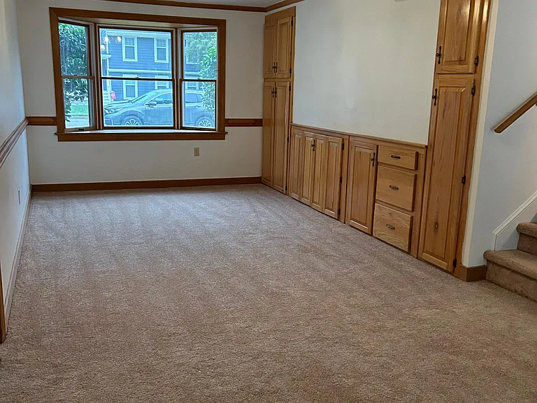 307 Crittenden Ln — Photo 7