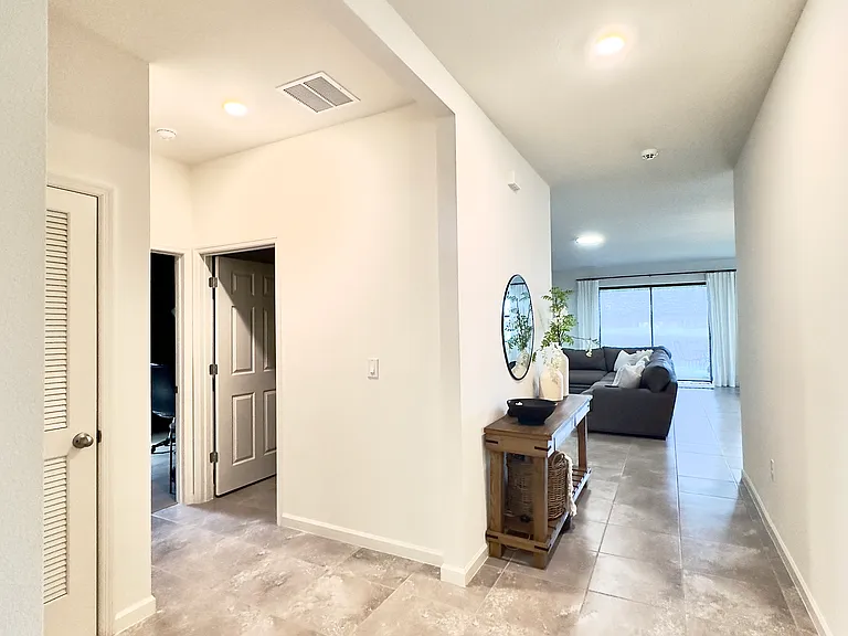 905 Old Country Rd SE — Photo 10
