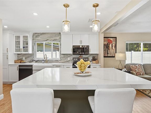 3rd image of 628 Woodley Rd