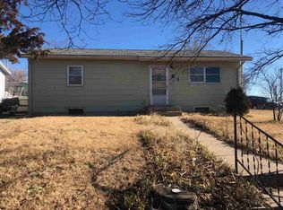 810 Westlawn Dr, Dodge City, KS 67801