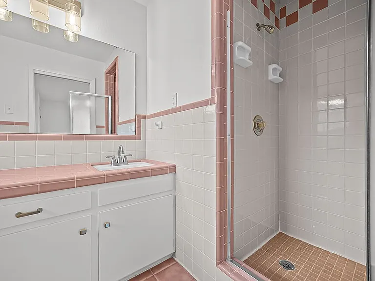 445 Montclair Dr — Photo 9