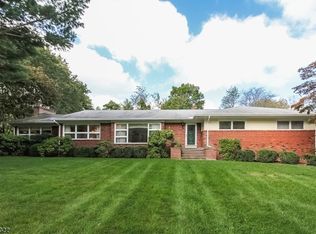 26 Dogwood Dr, Morristown, NJ 07960