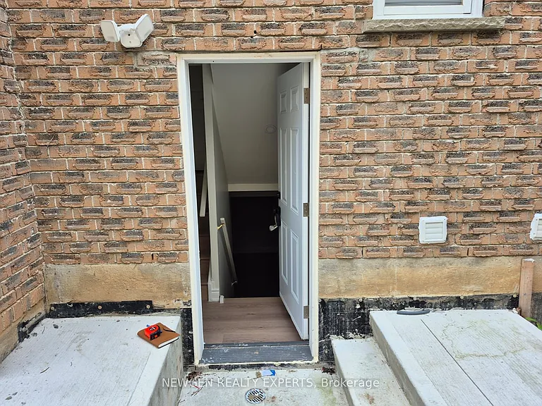 2878 Rainwater Dr #LEGAL BASEMENT — Photo 3