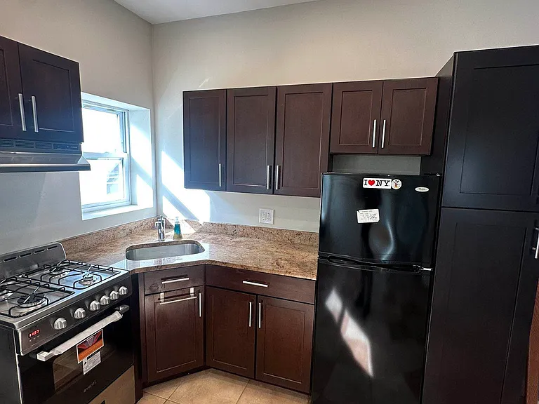 21-28 Ditmars Blvd #2B — Photo 2