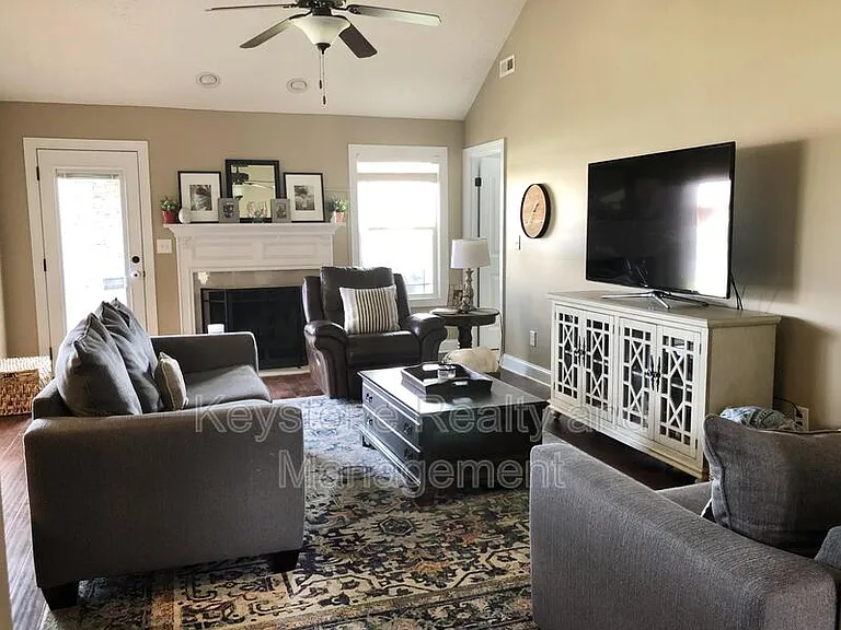 1223 Snowball Ln — Photo 3