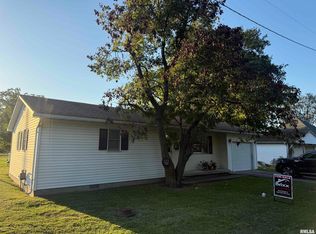 515 9th St, Carrollton, IL 62016