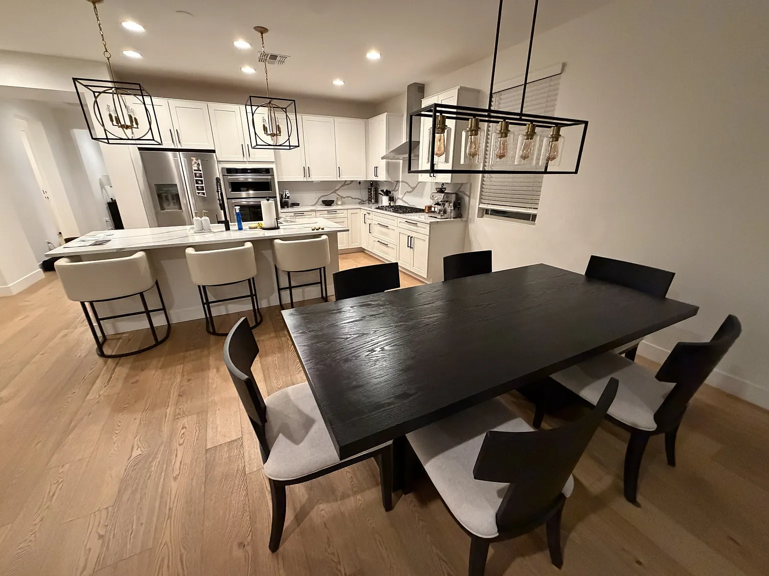 4 bed, 2308 sqft, $3,795 — Photo 2