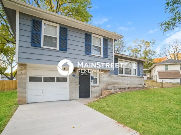 9302 Fairwood Dr, Kansas City, MO 64138