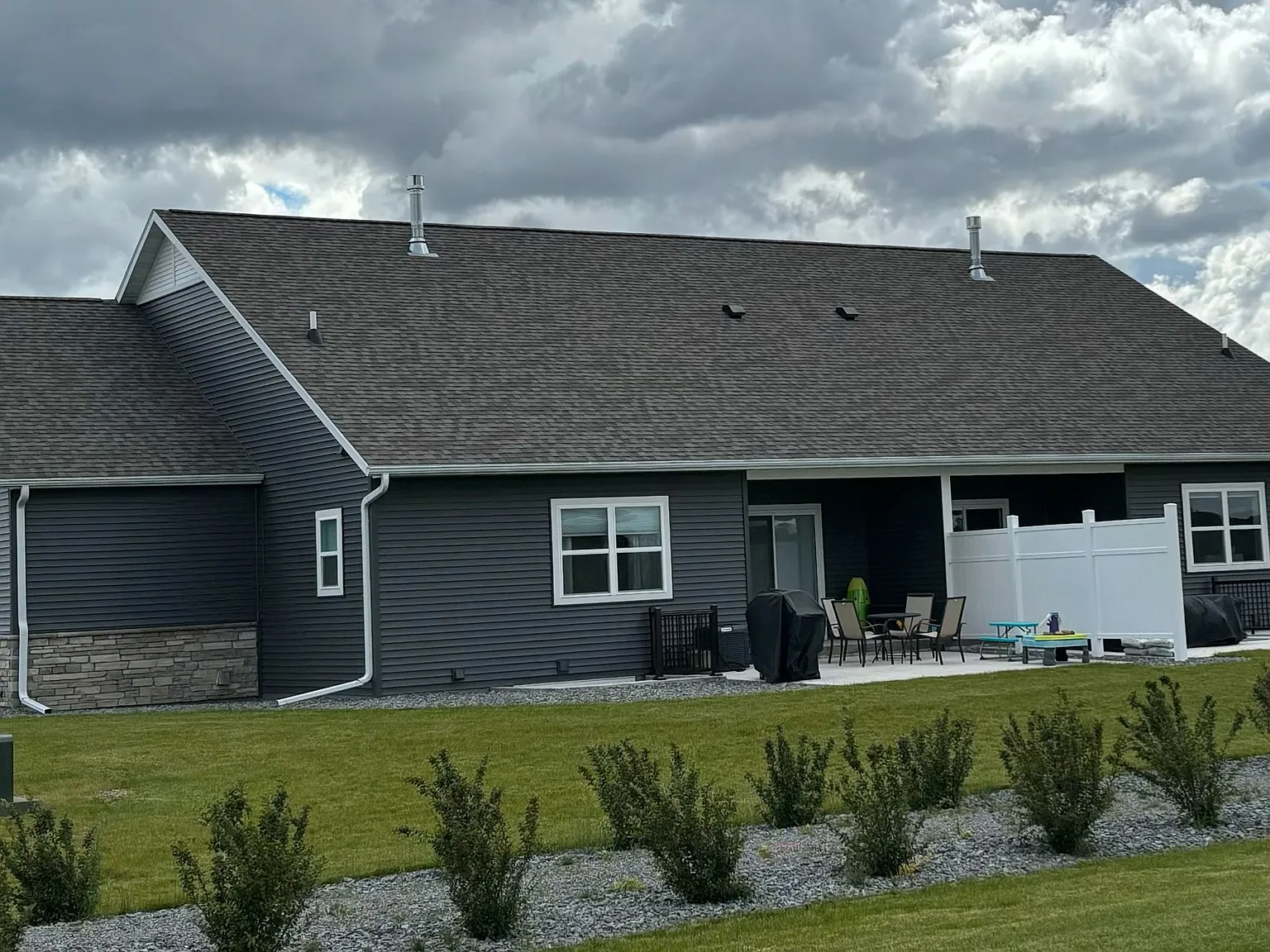 4 bed, 2600 sqft, $2,500 — Photo 2
