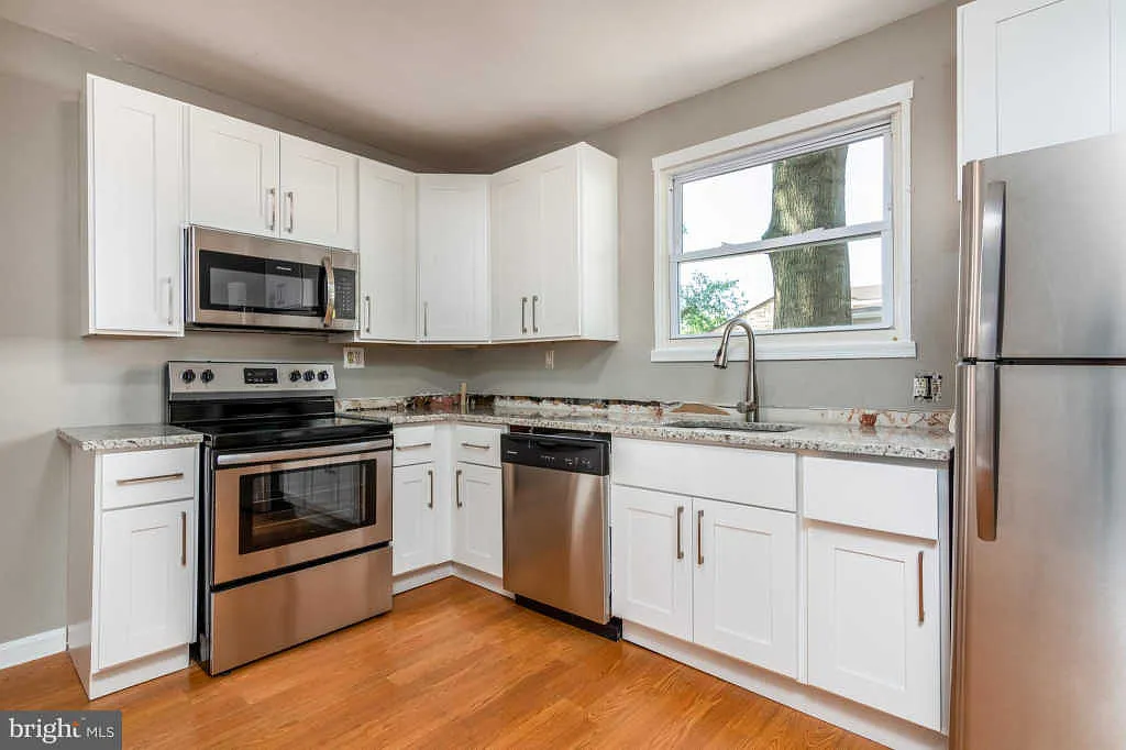 5905 Crown St photo 1
