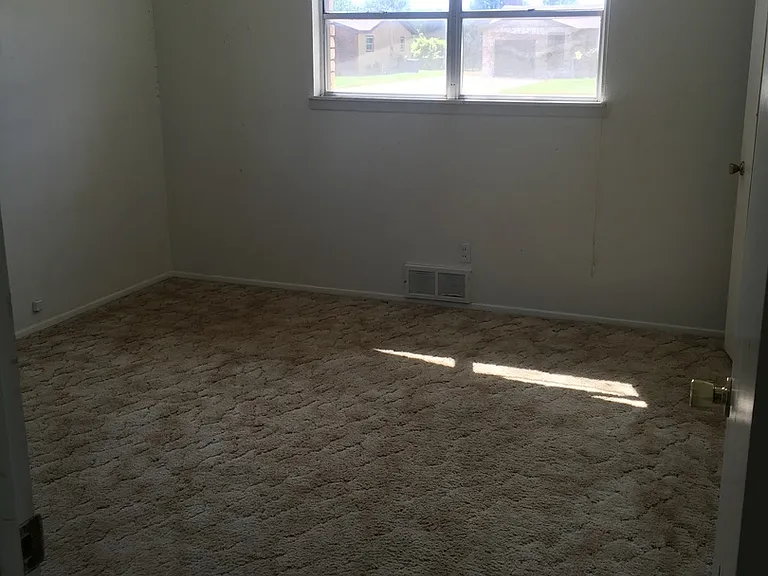 1617 S Main Ave — Photo 5