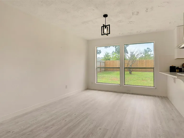 7926 Windy Creek Dr — Photo 16