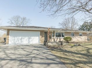 417 N High St, Cambridge, WI 53523