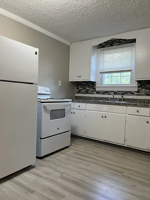 3 bed, 1160 sqft, $1,300 — Photo 2