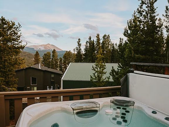 3rd image of 24 Ski Pole Ct