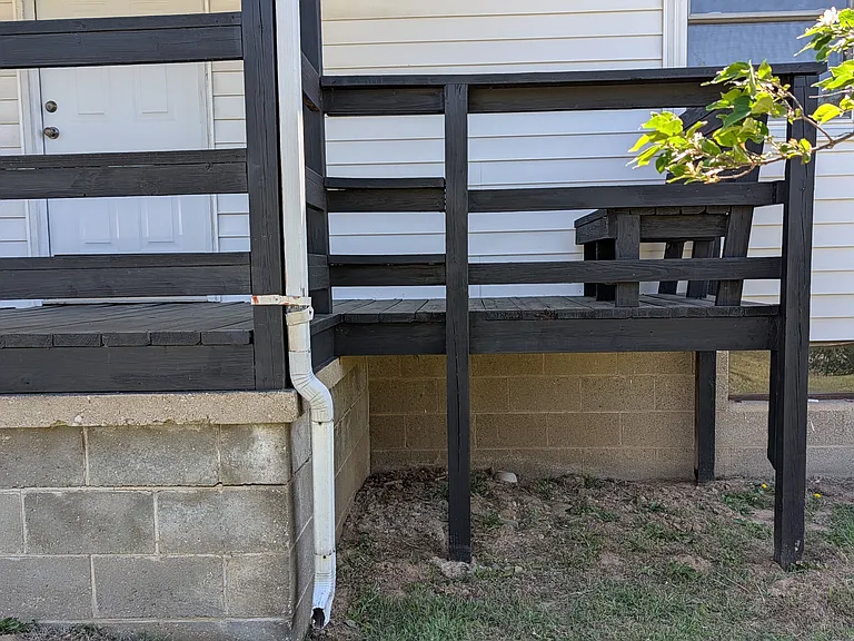 Built-in bench nook