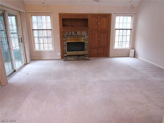 5th image of 946 Hampton Ct