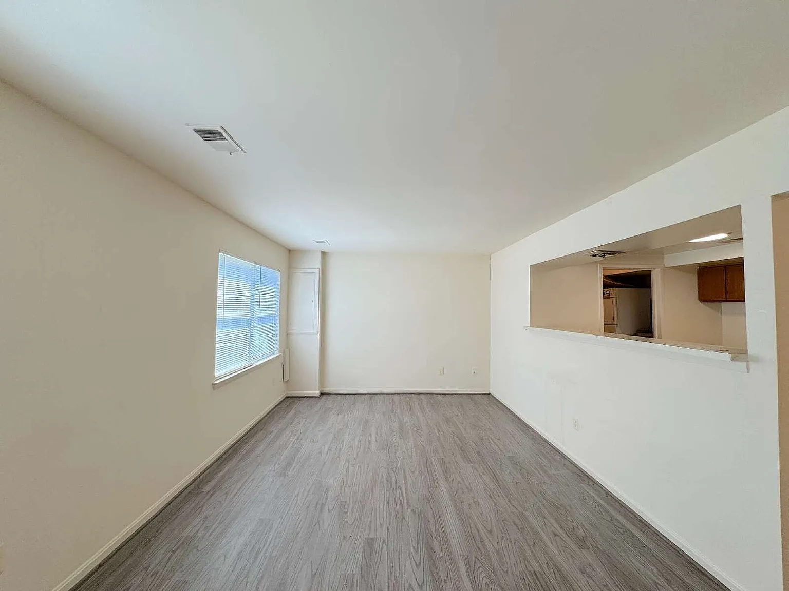 2 bed, 1.0 bath, 966 sqft, $1,900 — Photo 3