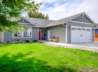 1879 Steelhead St, North Bend, OR 97459