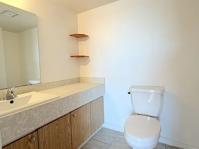 10 Pearl St W #204 — Photo 12