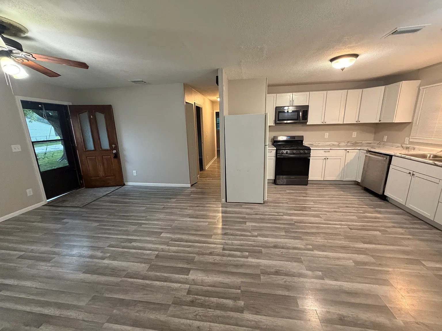 3 bed, 932 sqft, $1,850 — Photo 3
