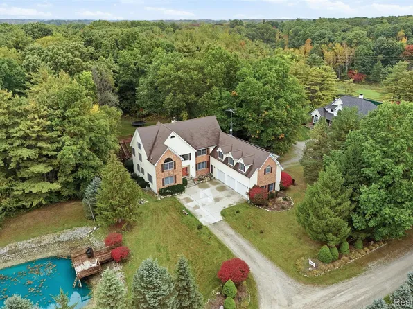 5160 Vine St, Saint Clair, MI 48079