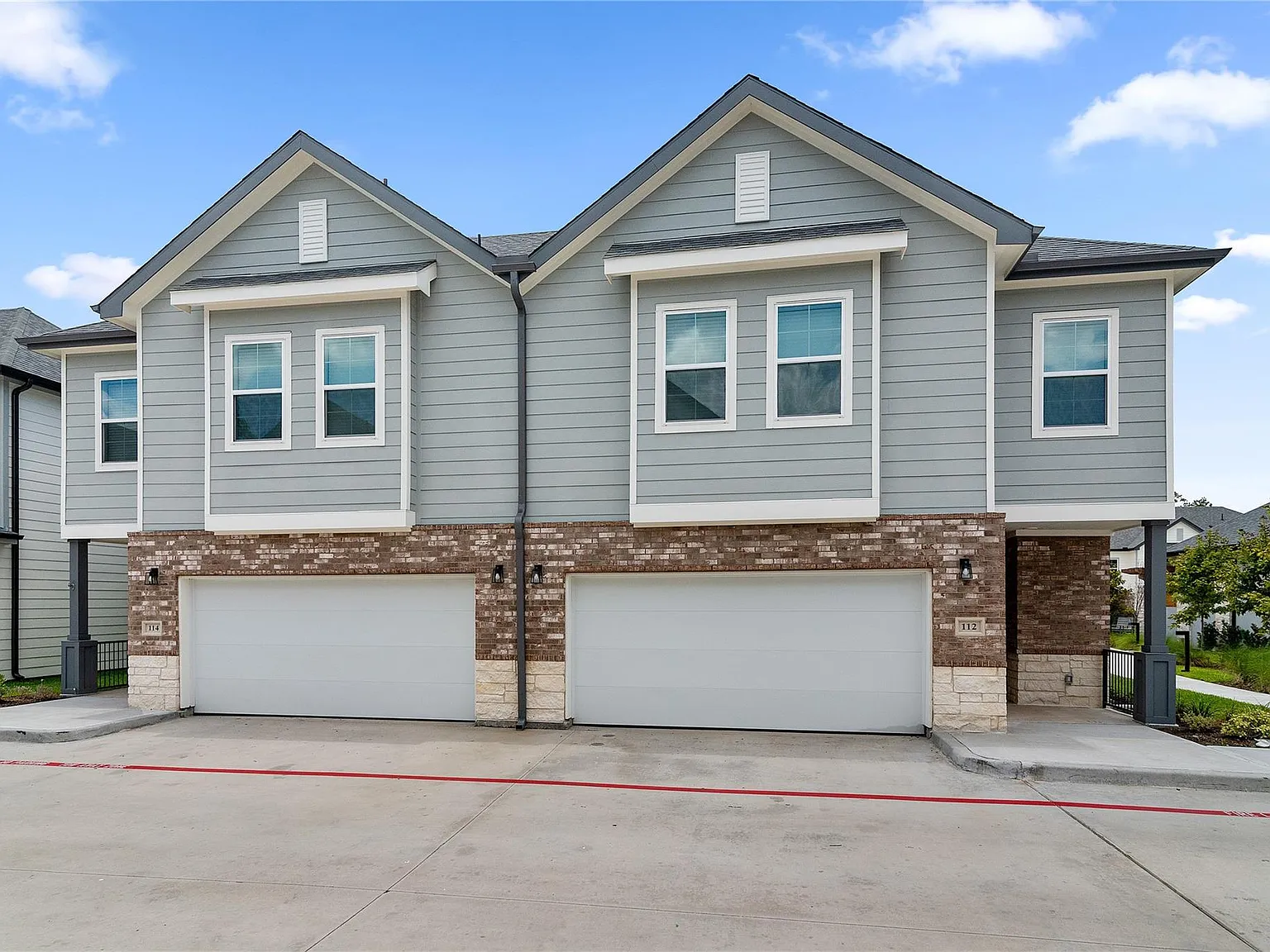 4 bed, 3.5 bath, 1554 sqft, $2,784 — Photo 2
