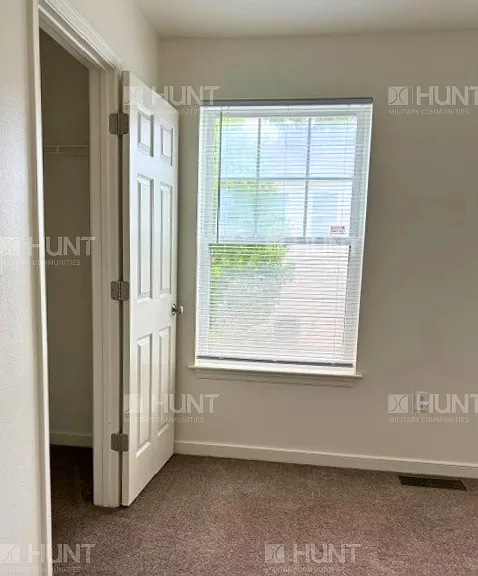 421 New York Dr — Photo 9