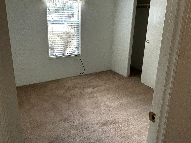 610 E Park Dr — Photo 8